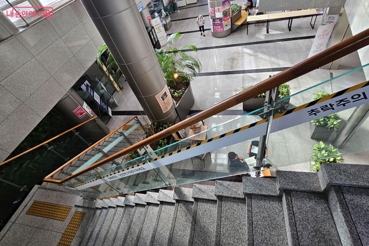 마포구청 지하 1층에 &lsquo;마포누구나카페&rsquo;가 있다. &copy;홍혜수