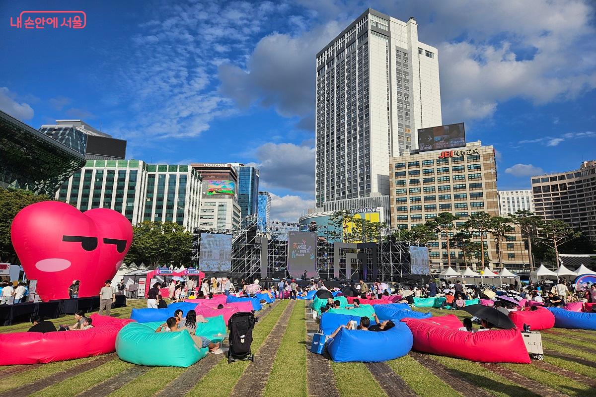 서울야외도서관이 혹서기 휴장을 마치고 9월 다시 문을 열었다. ©김진호