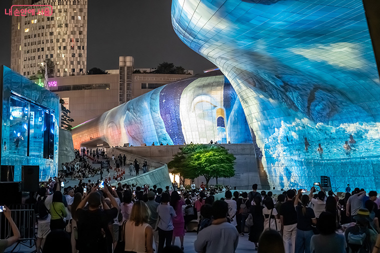 지난 7일 막내린 ‘서울라이트 DDP 2025 가을’에 11일간 약 61만 명의 관람객이 다녀갔다.
