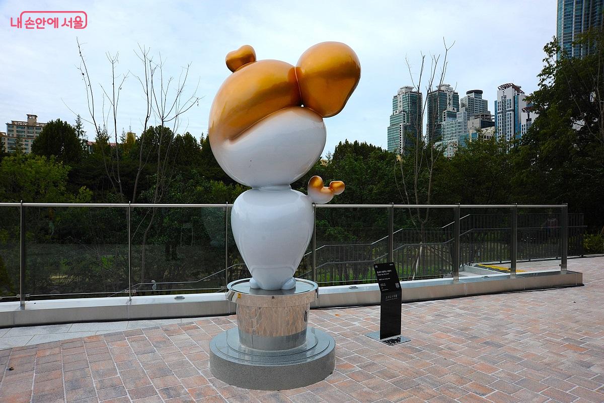 전종무 작가의 <힘내라 사랑하는 사람아!> &copy;조수봉