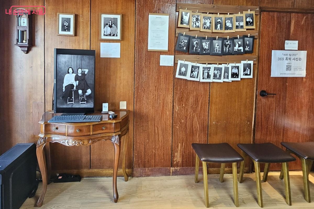 흑백사진관으로도 사용되고 있는 '369예술터' 내부 모습 ©최정윤