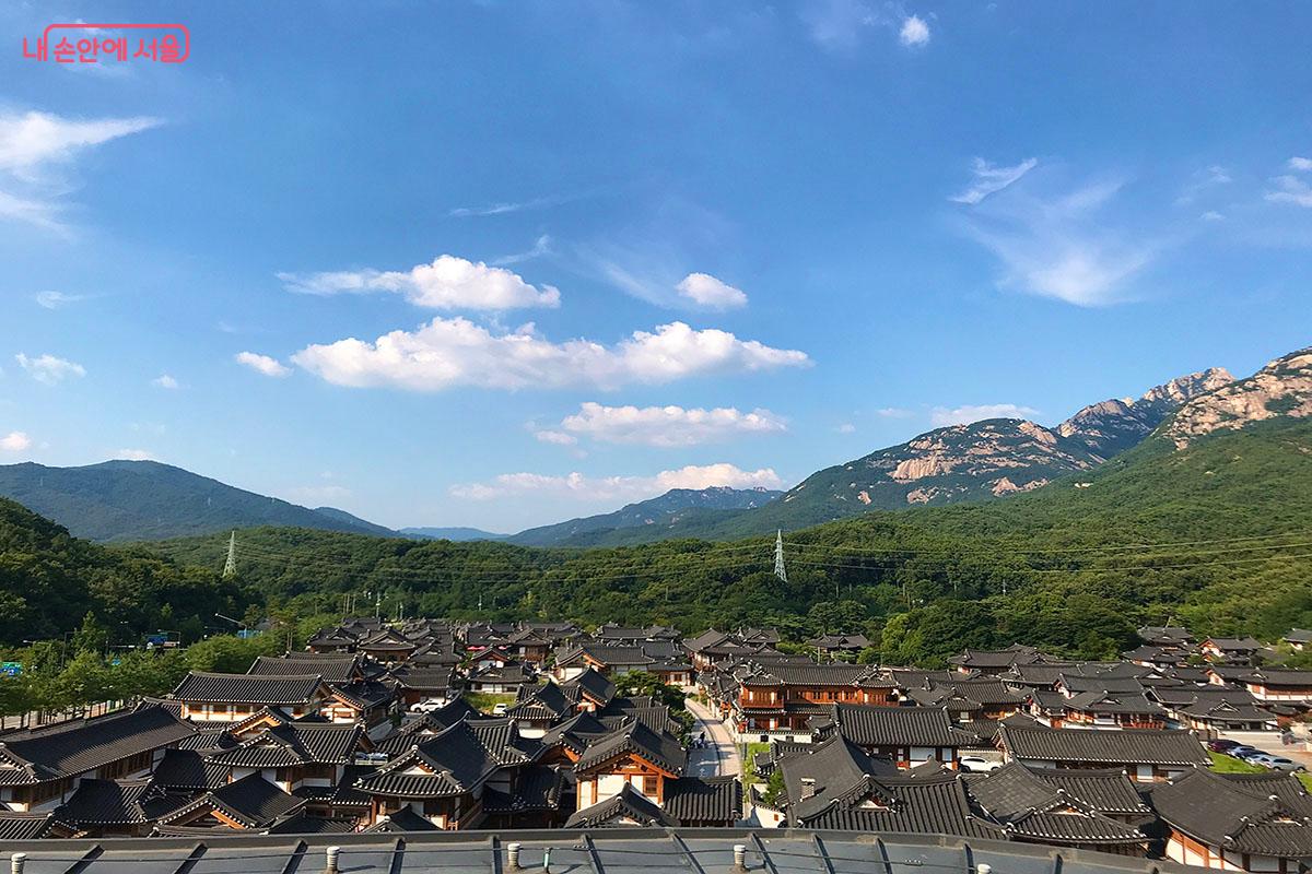 은평역사한옥박물관 옥상에서 본 은평한옥마을 풍경 &copy;이정민