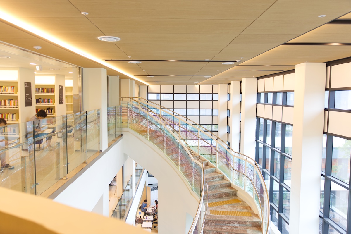 서울 자치구 중 최고 규모!? 베일 벗은 '강동중앙도서관' 둘러보기