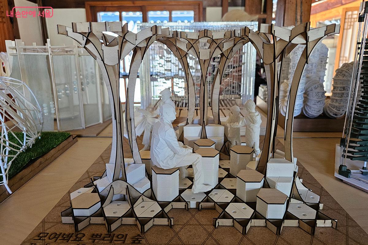 치유와 소통의 공간을 형상화한 동국대 ‘모여봐요 뿌리의 숲’ ©백승훈