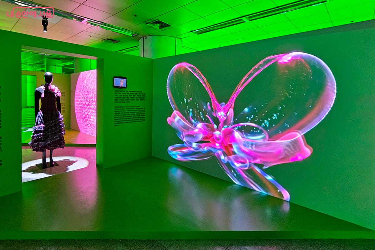 김민경 디자이너는 동화적 상상력과 현대적 감성을 조화시킨 여성복을 만든다. ©이혜숙