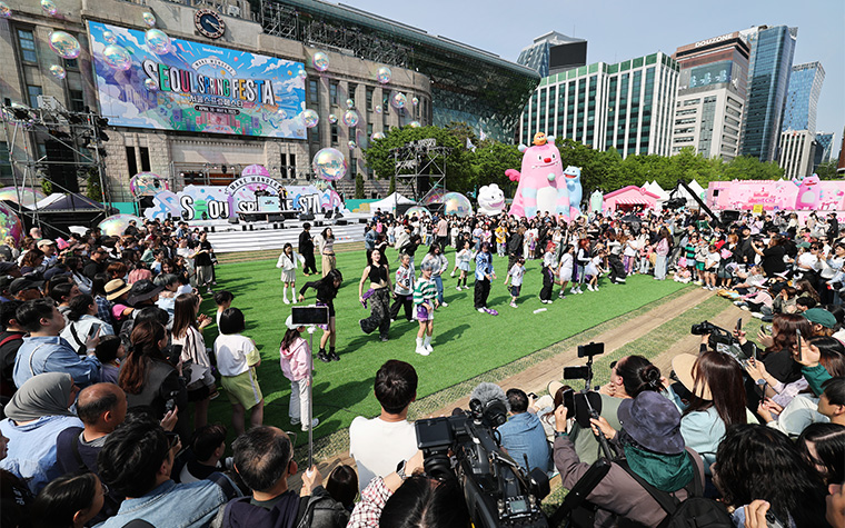 케데헌 팬, 서울광장에 모여라! 댄스·보컬 경연