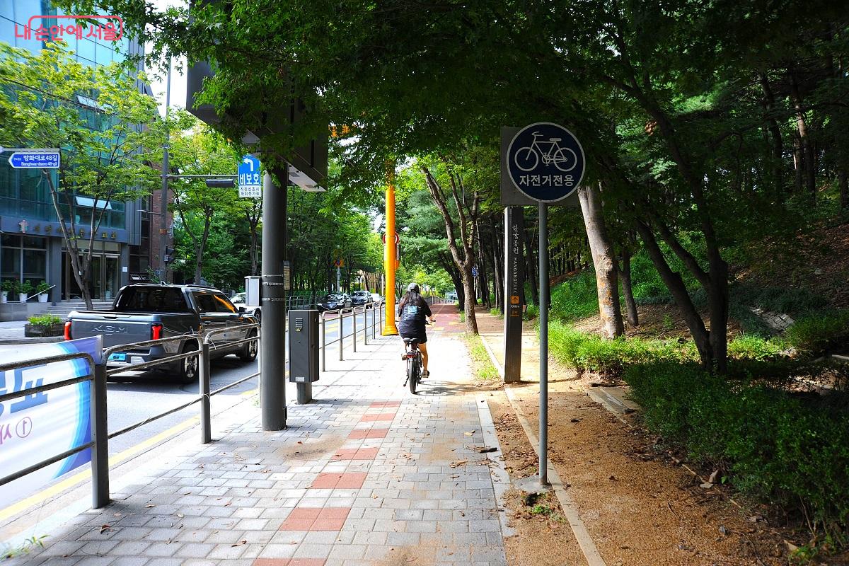 &lsquo;서남매력정원&rsquo;을 조성하며 자전거전용도로와 산책로를 별도로 설치했다. &copy;조수봉