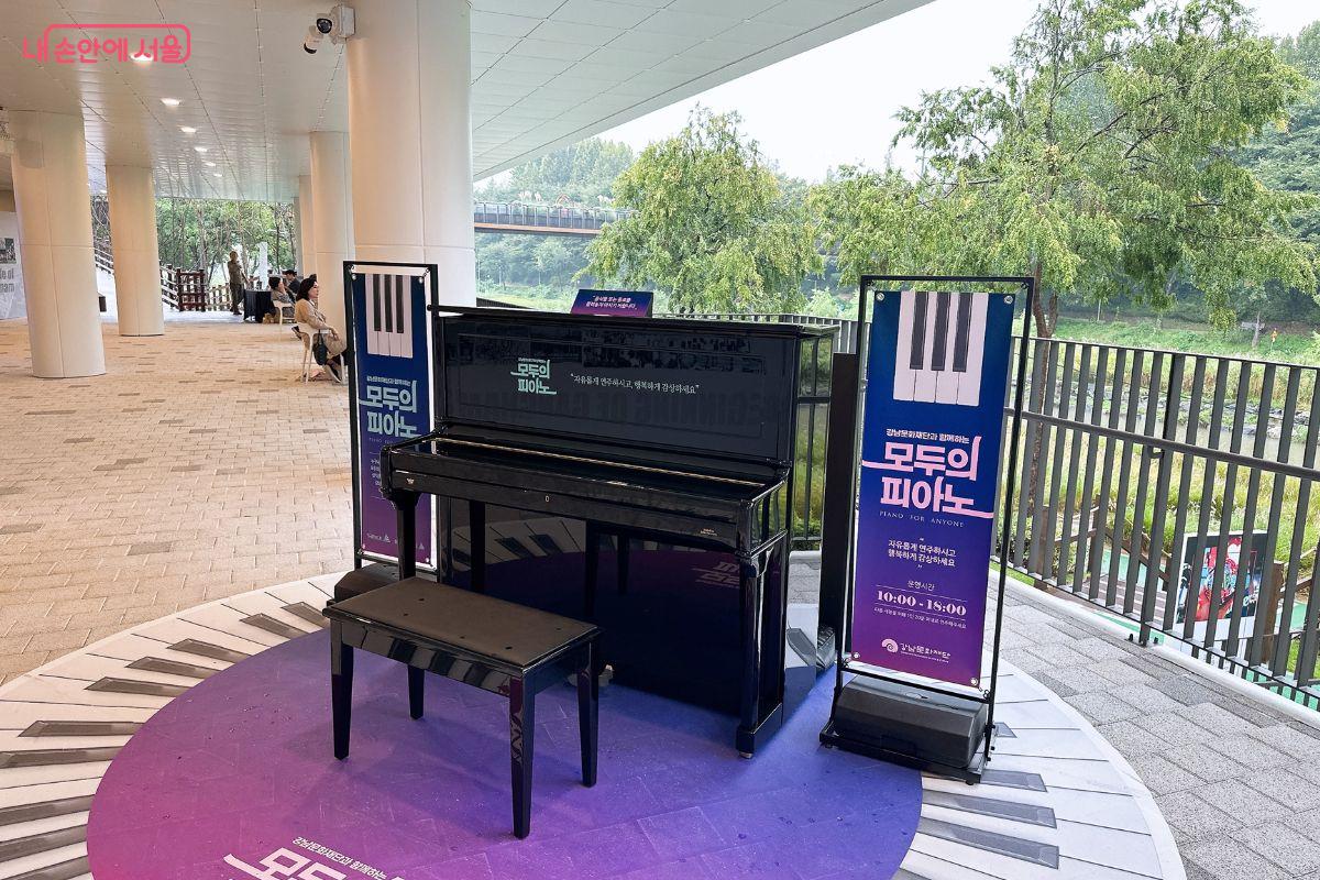 누구나 자유롭게 연주할 수 있는 '모두의 피아노'가 낭만을 더한다. ©김재형