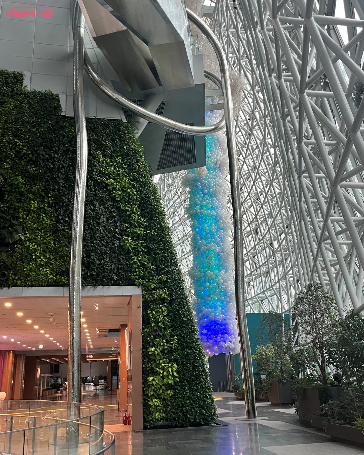 서울의 역사, 생명력, 희망을 주제로 제작된 작품이다. ©김연희