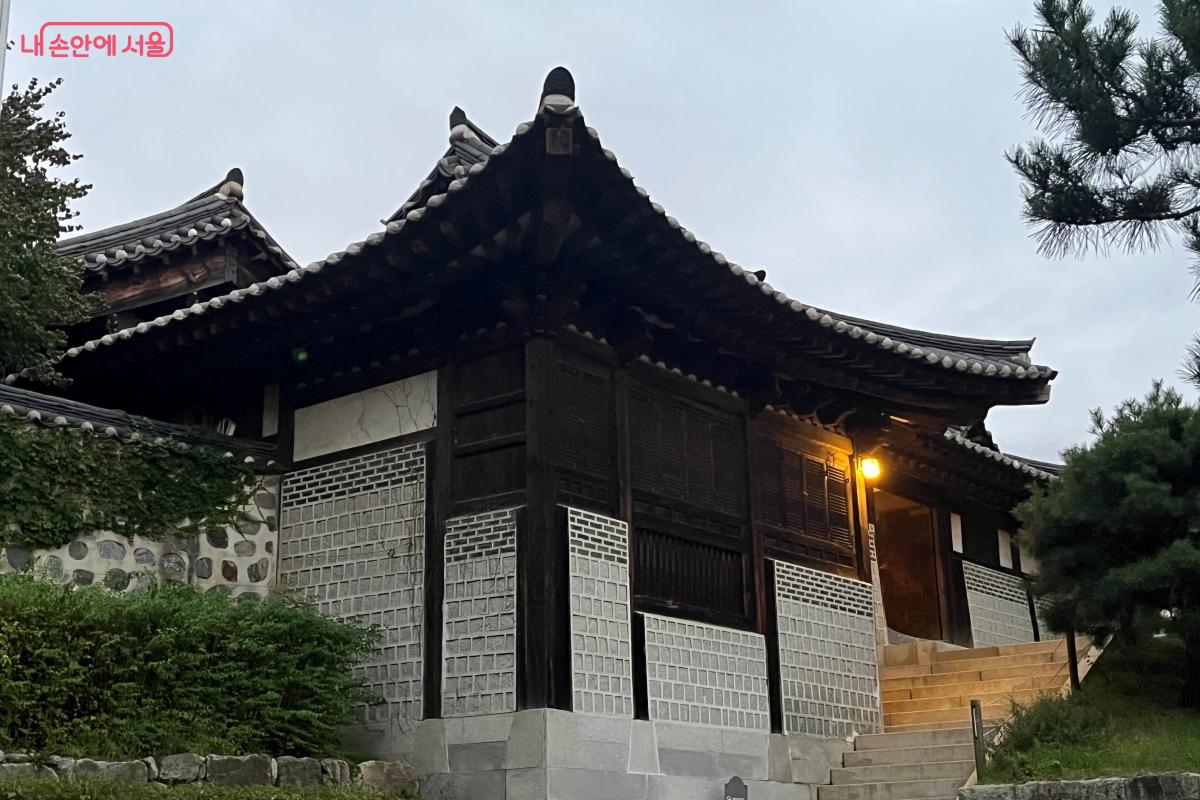 옥인동 윤씨 가옥의 웅장하면서도 아름다운 모습 ©김연희