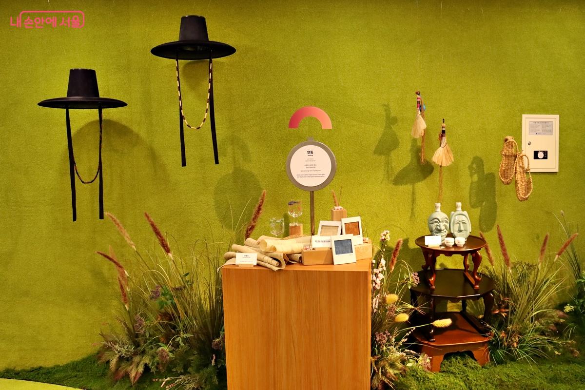 안동의 전통적인 아름다움과 현대적인 감각이 조화를 이룬 공예품들 ©정향선