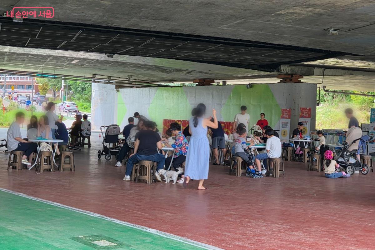 음식을 나누며 추억을 쌓을 수 있는 &lsquo;F&B 식음존&rsquo; &copy;김미선