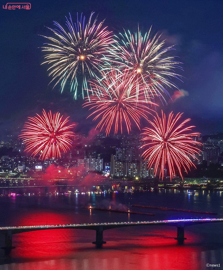 서울시는 ‘서울세계불꽃축제 2025’ 특별 관람석을 마련한다. 
