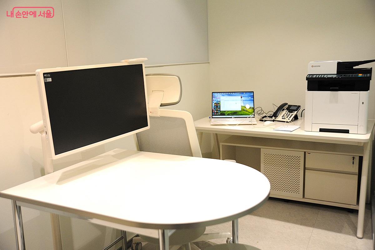 취업 상담 등 상담실을 겸한 ‘잡코디 룸’ ©조수봉