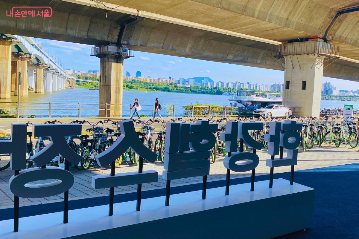 ‘강스장’이라는 별칭처럼, 한강 조망과 함께 운동을 즐길 수 있는 것이 큰 장점이다. ©양정화