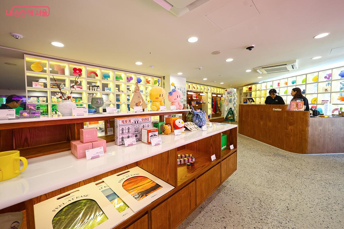 1층에 마련된 팔도 보석 상점 &copy;김주연