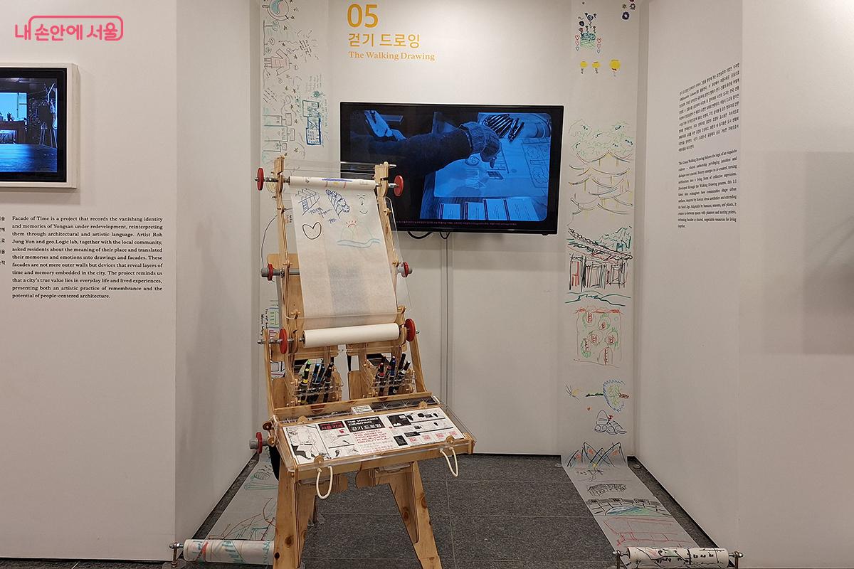 서울 9개의 창작커뮤니티가 참여한 참신한 감각의 프로젝트 작업물들이 관객들의 시선을 사로잡는다.