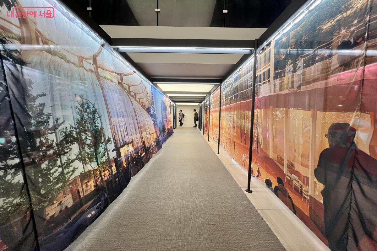 이미지와 이미지 사이를 걷는 것만으로도 도심을 산책하는 기분이 든다. ©박지영 