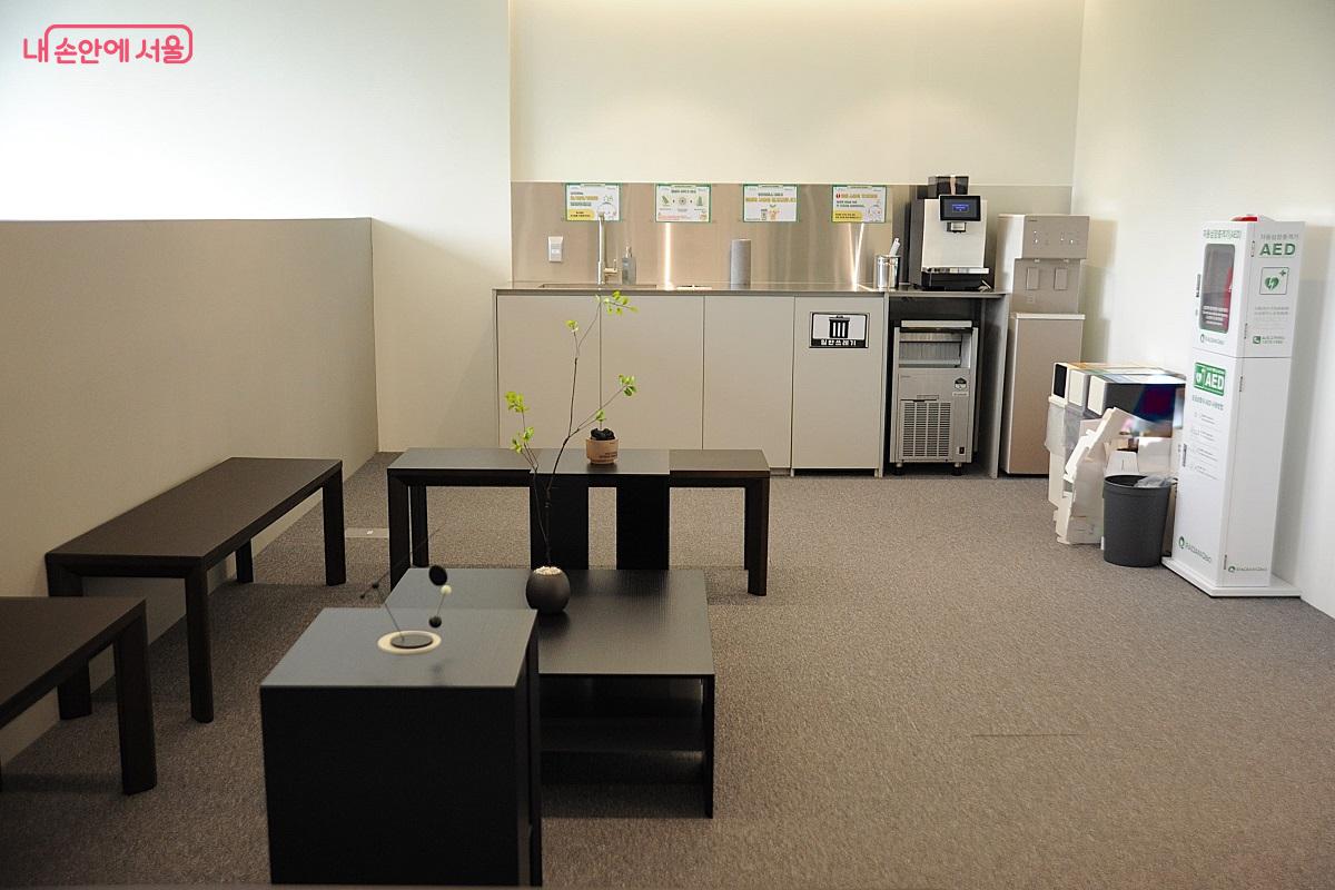 커뮤니티 라운지의 ‘커피 바’ ©조수봉