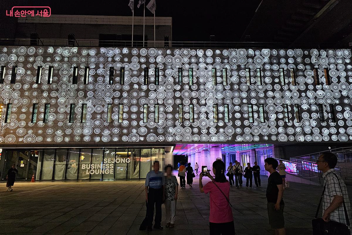 감각과 본질을 탐구하는 미디어아트 그룹 &lsquo;Lightchaser Collective&rsquo; &copy;이혜숙