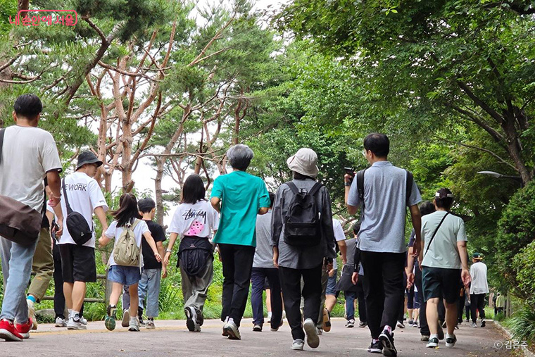 올가을 시민 5,000명이 참여하는 걷기 방식 ‘느림보 마라톤 대회’를 개최한다. 
