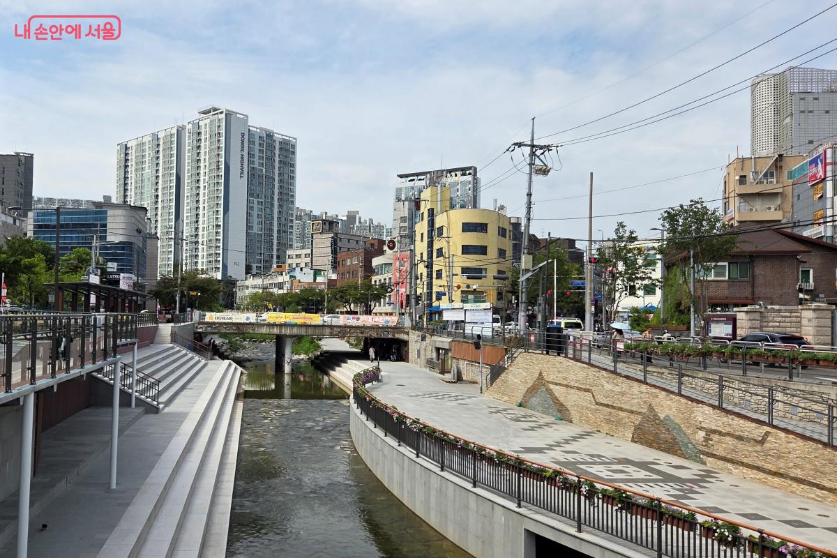 성북천에서 다채로운 여가와 문화 생활로 수변 라이프를 즐긴다. ©김미선