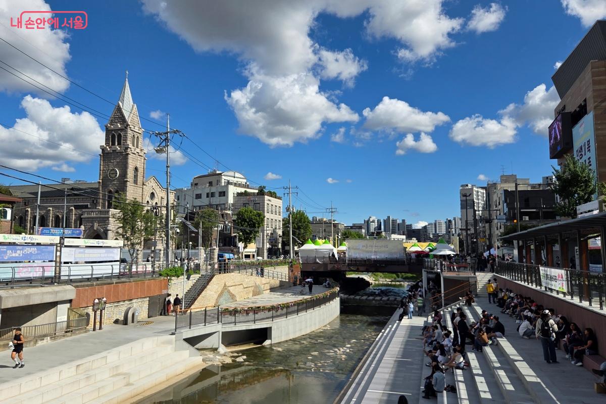 성북구 수변활력거점 주변은 새롭고, 흥미로운 행사로 늘 북적인다. ©김미선