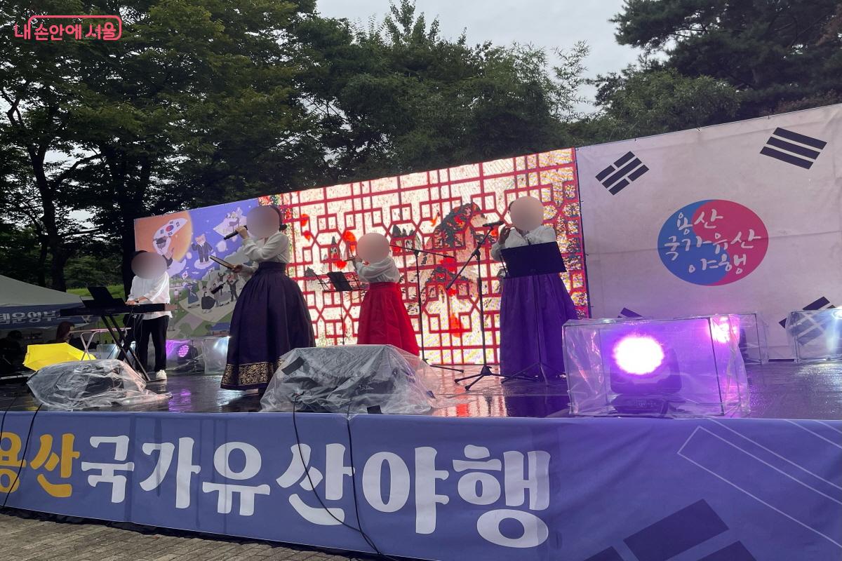 효창공원에서 열린 ‘2025 용산 국가유산 야행’ 개막 공연 ©이정민