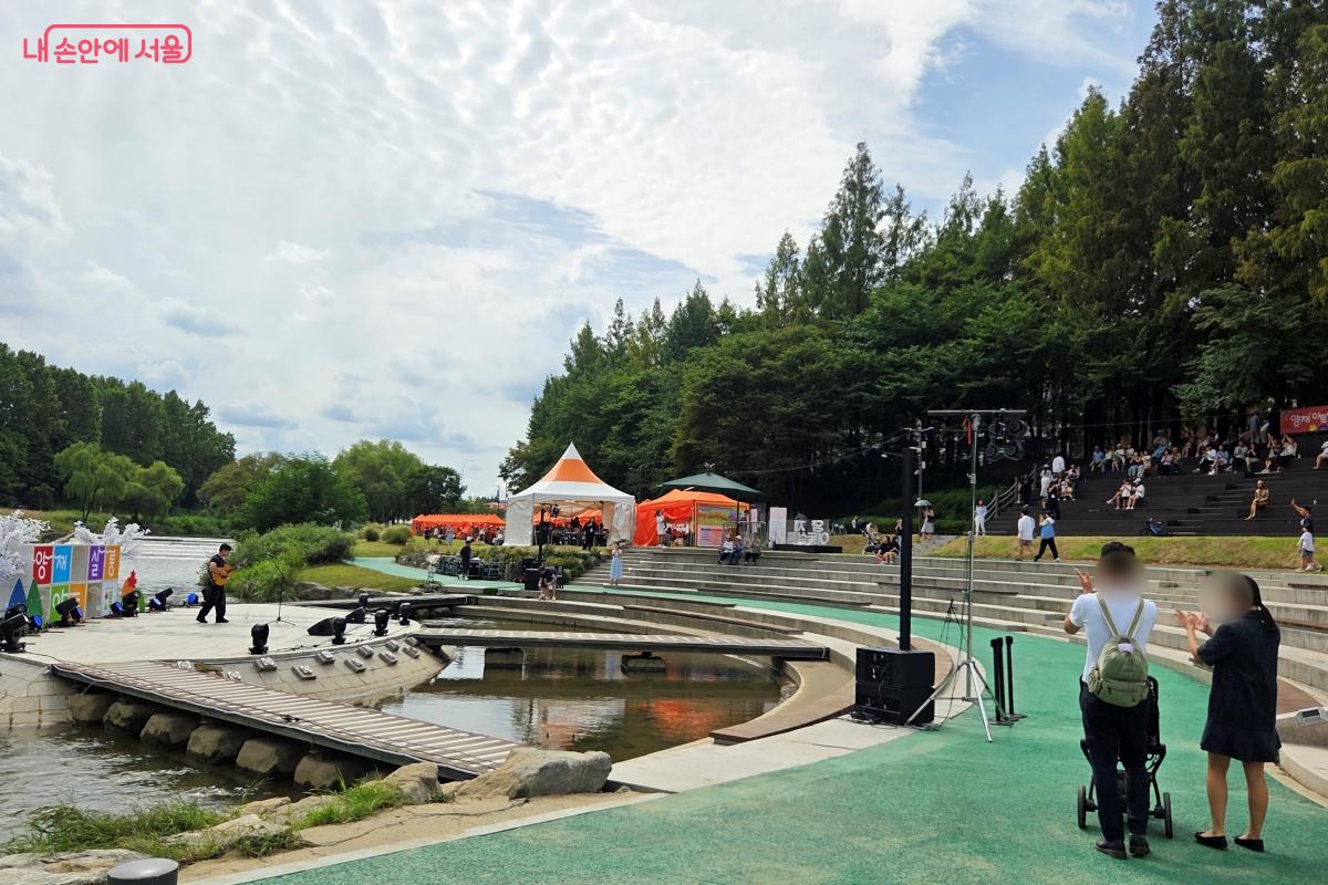 양재천 수변무대에 아름다운 음악이 울려 퍼졌다. &copy;김미선