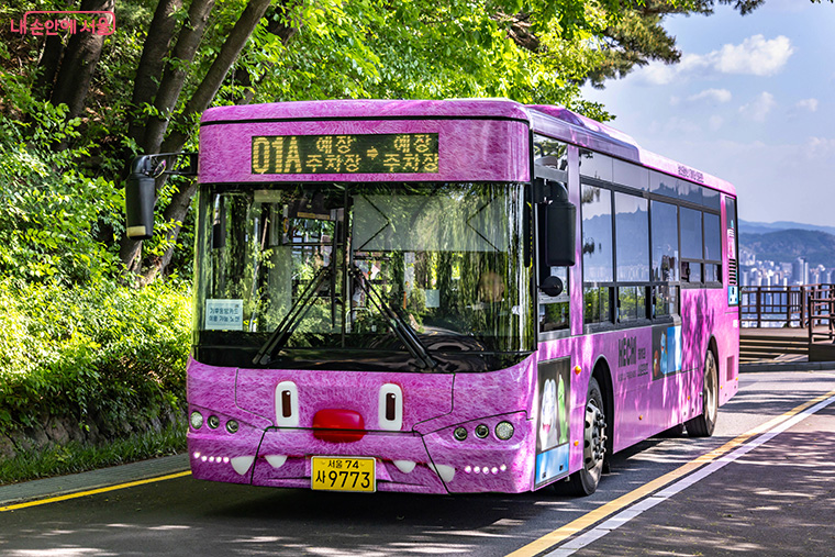 버스를 타 보면 버스 문이 열렸다 닫힐 때마다 김이 빠지는 소리가 들린다. 
