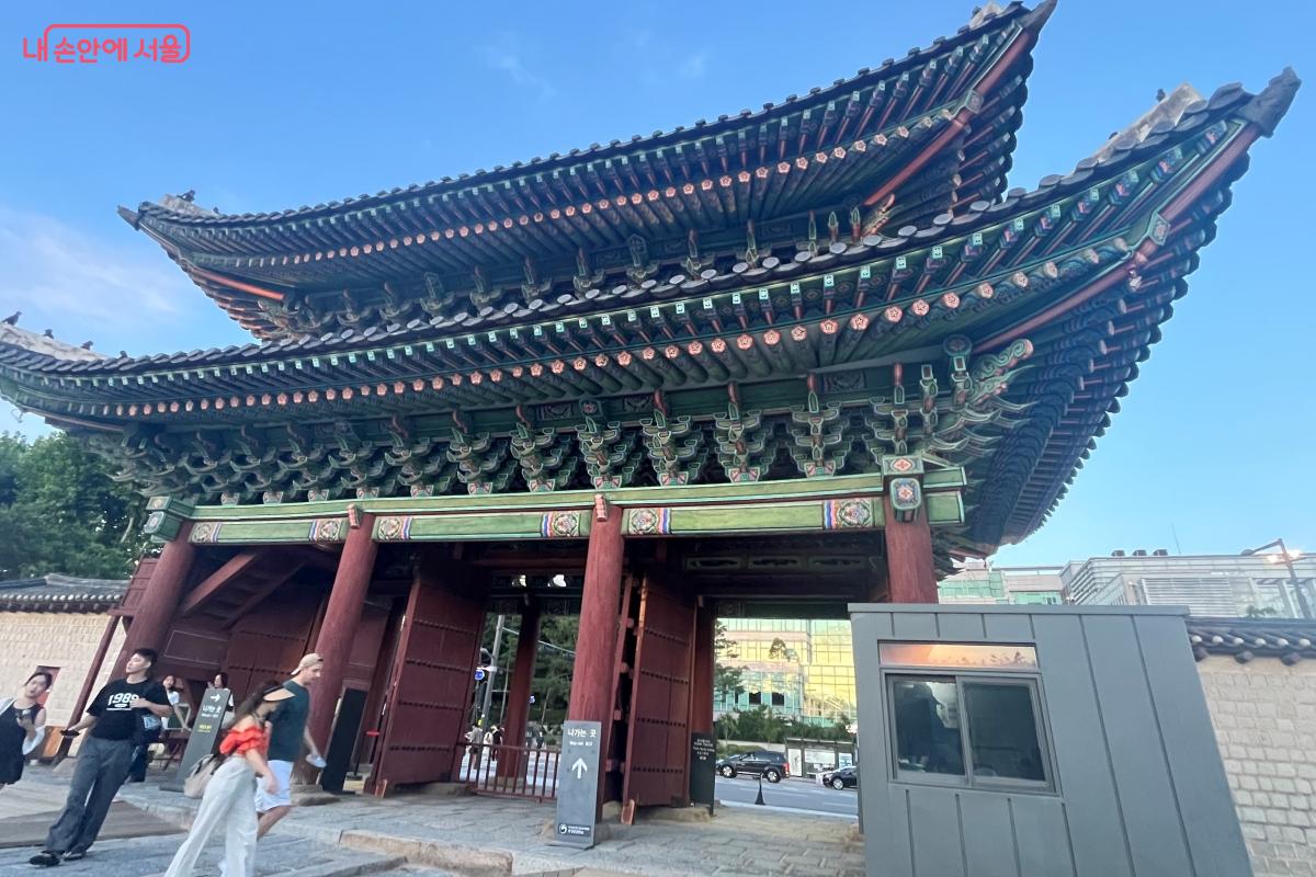 창경궁에서 제일 먼저 만나는 홍화문 &copy;김연희