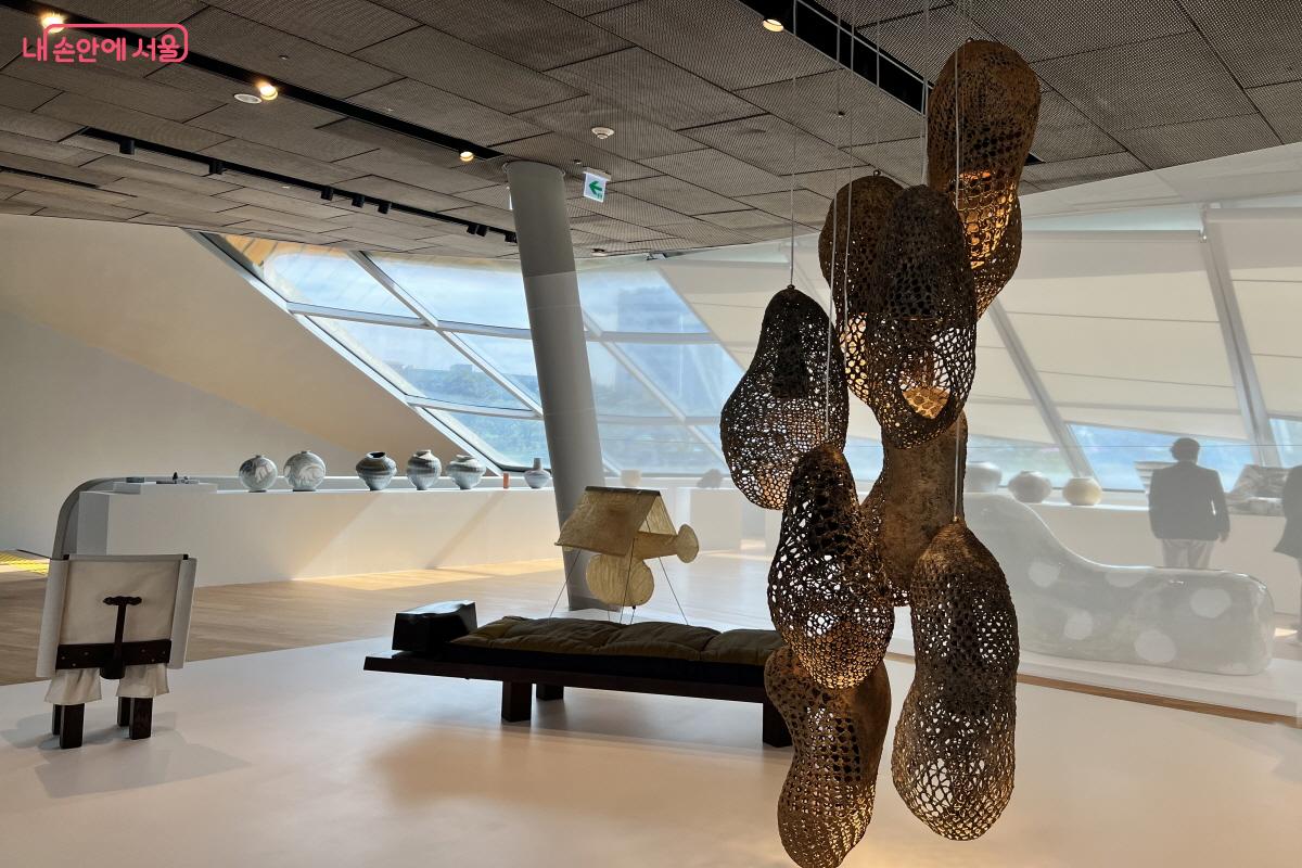 '디자인 마이애미'에서는 현대성과 한국미가 돋보이는 작품을 감상할 수 있다. &copy;박지영