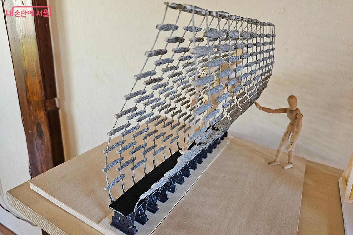 조개의 구조에서 영감을 받은 독창적인 제주대 ‘조개를 쪼개’ ©백승훈