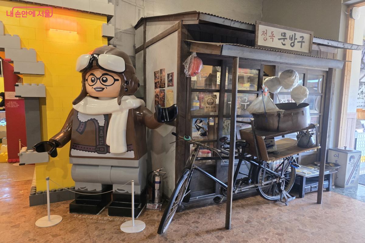 특별전시관에는 독립운동가들이 친숙한 장난감의 모습으로 구성되어 있었다. ©염지연