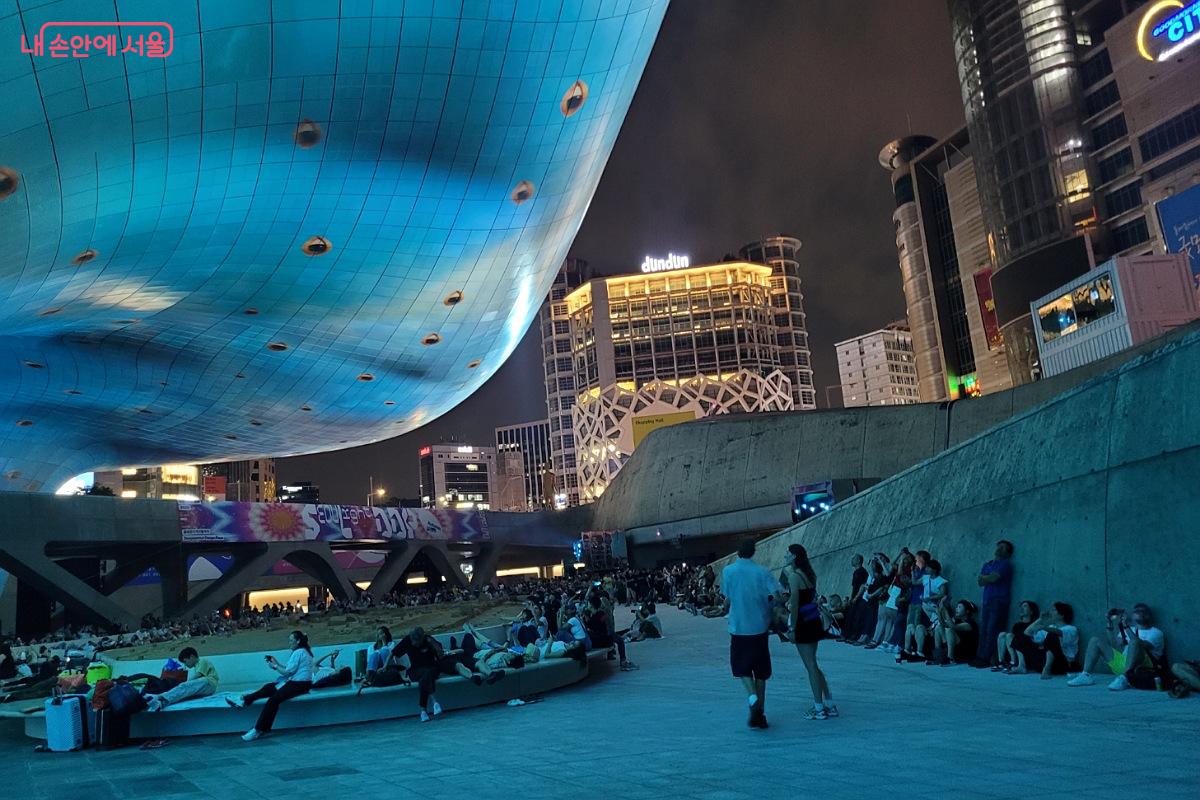 프랑스 출신의 미디어 아티스트 로랑 그라소의 &lsquo;Panoptes - 수많은 눈동자&rsquo; &copy;박미선