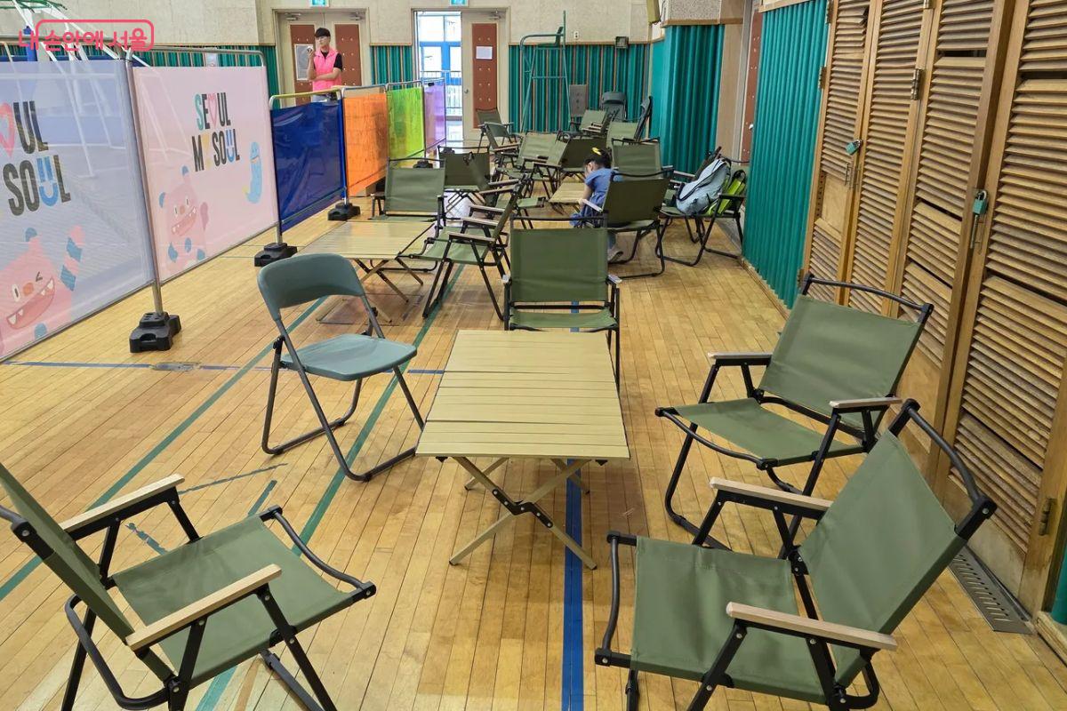 간식이나 물, 음료를 먹을 수 있는 공간도 마련되어 있다. ©김민지