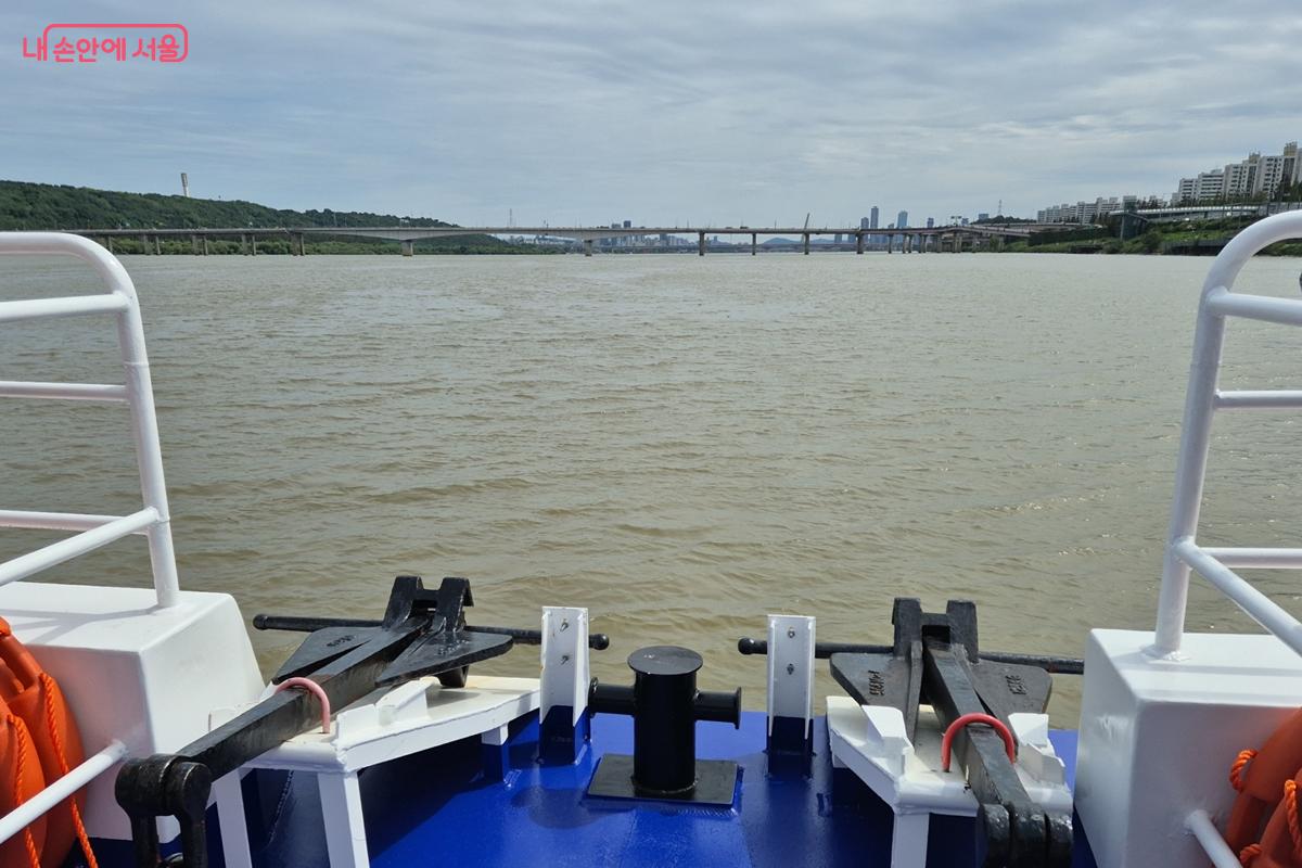 한강버스에서 보는 한강 ⓒ송수연