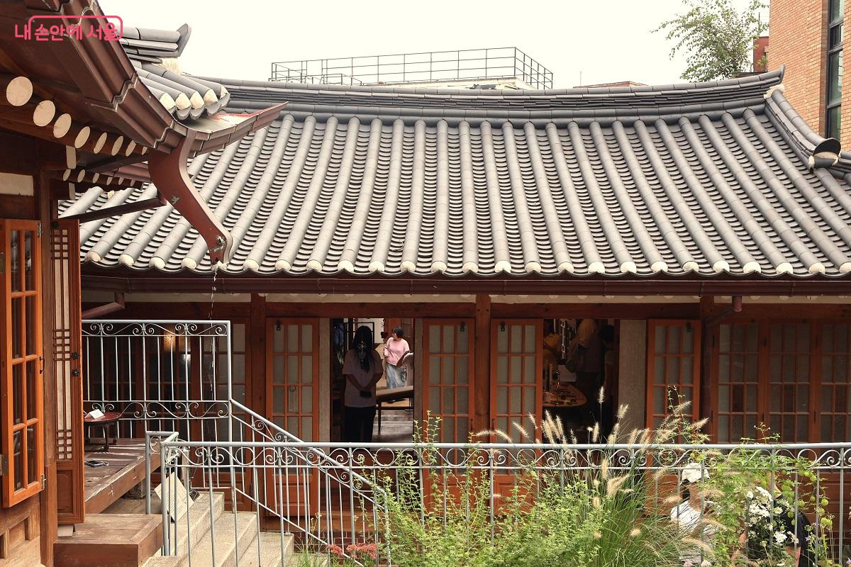<서울한옥위크> '여지, 여분의 마음' 전이 열리고 있는 홍건익가옥 ©이봉덕 