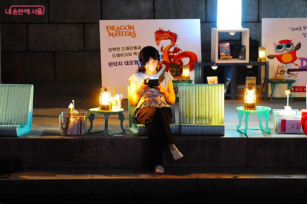 &lsquo;책읽는 맑은냇가&rsquo;는 &lsquo;물멍&middot;책멍&rsquo;의 공간이다. &copy;조수봉