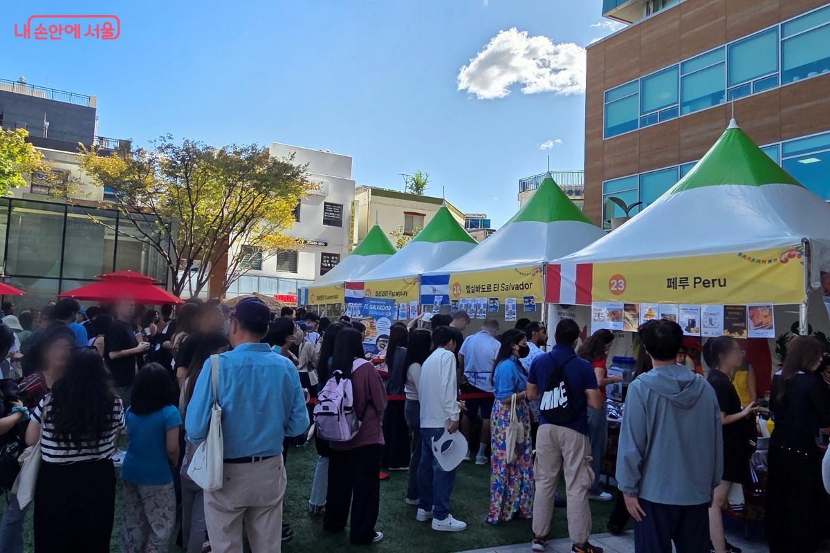 다양한 음식 및 특산품 등을 한자리에서 즐길 수 있었다. ©김미선