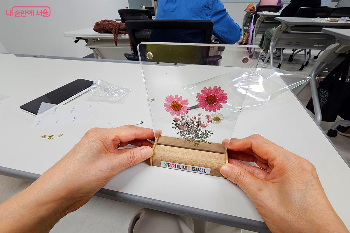 완성된 액자는 각자의 기억과 이야기를 고스란히 품은 특별한 예술 작품으로 탄생한다. ©이혜숙