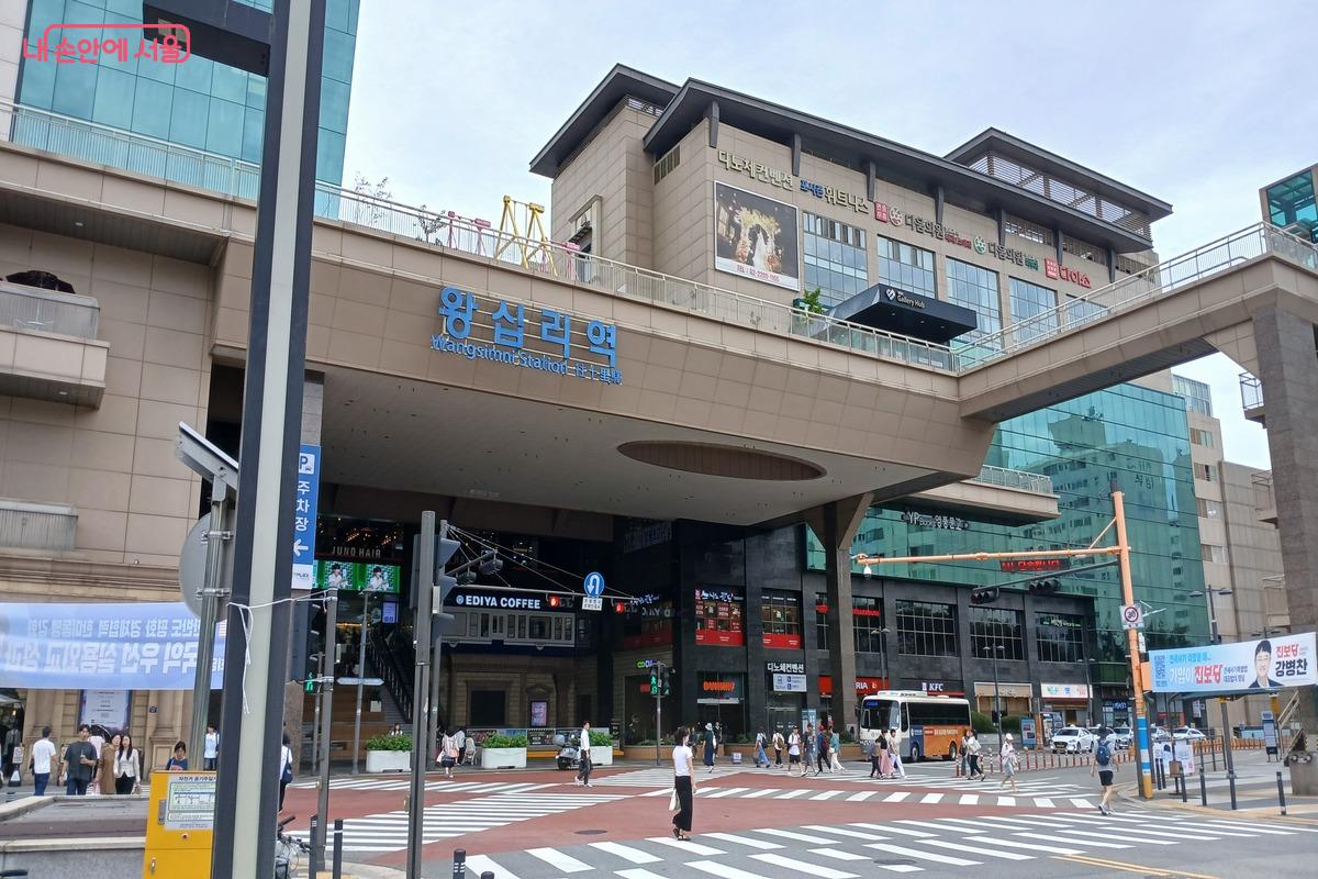 왕십리만의 정취를 느낄 수 있는 왕십리광장 ©유지민