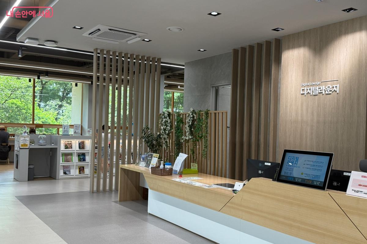 남산도서관 디지털라운지 ©이하늘