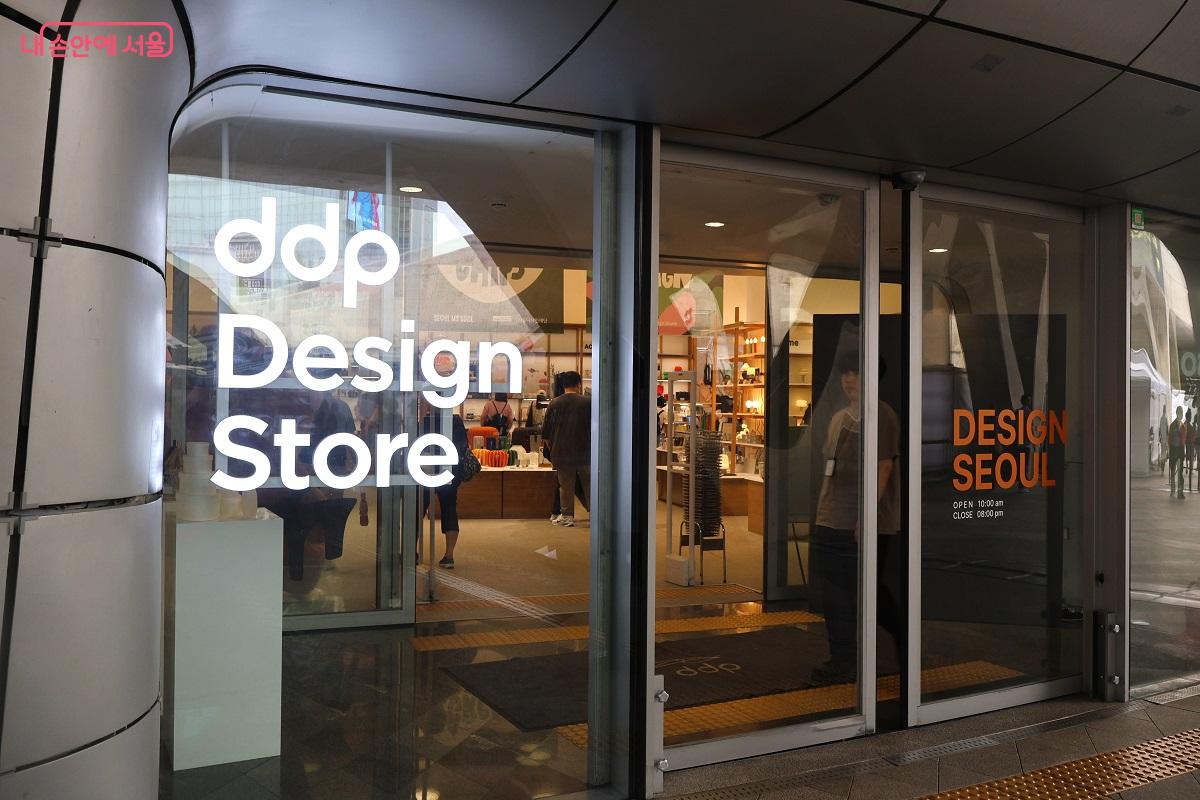 서울의 디자인 대표 명소, DDP 어울림광장에 자리한 DDP 디자인스토어 ©이봉덕
