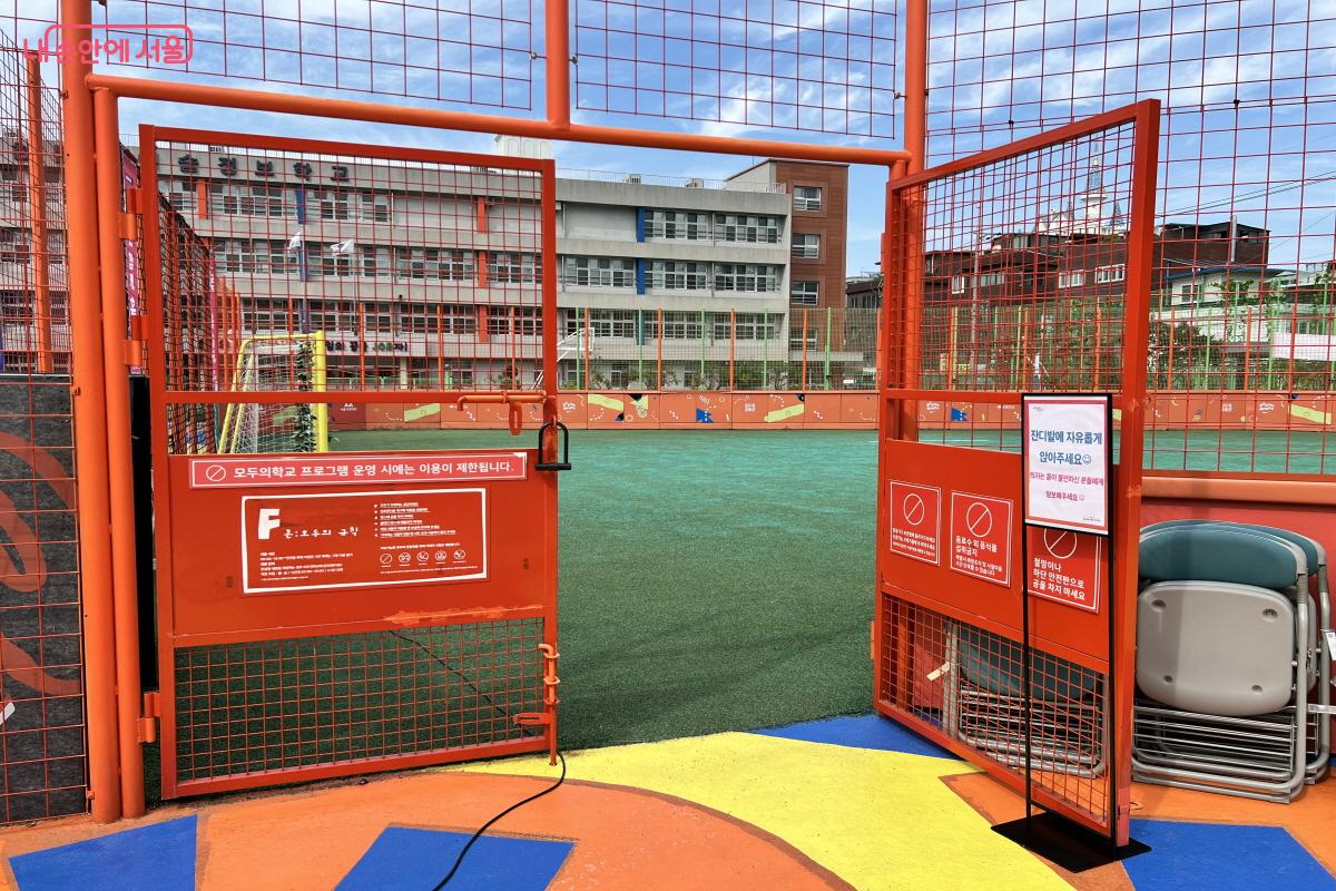 다인원 축구경기부터 공차기 연습까지 가능한 축구존. 대관도 가능하다. ©박지영