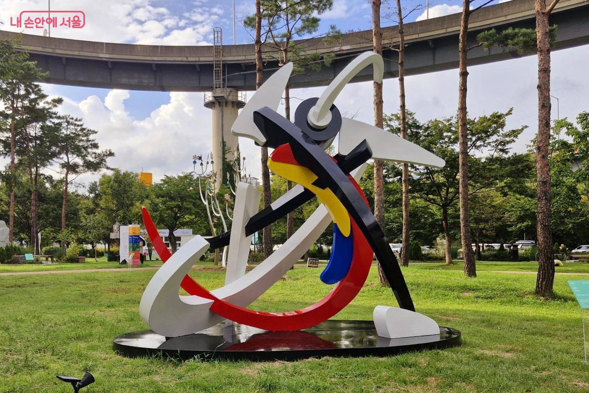 방인균 작가의 ‘얼쑤!’는 보기만 해도 흥겨워지는 느낌이다. ©임채영