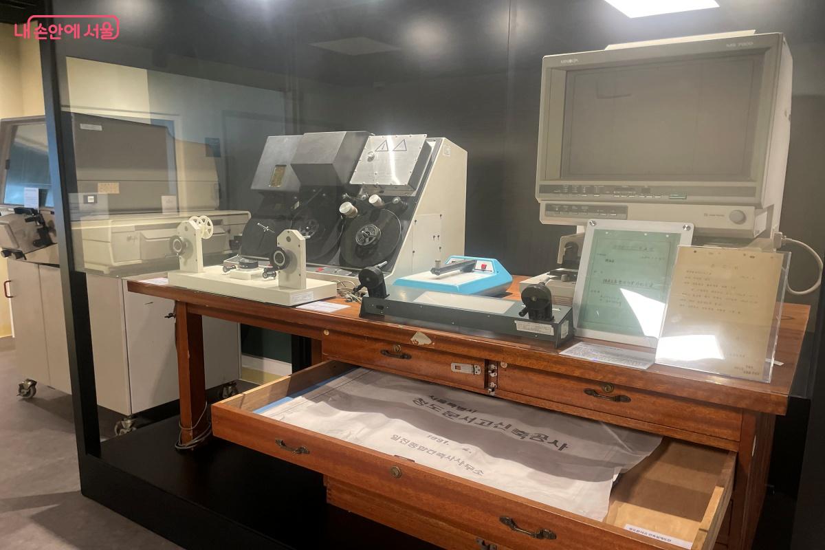 기록물을 보관하기 위해 사용된 자료들의 모습 &copy;노윤지