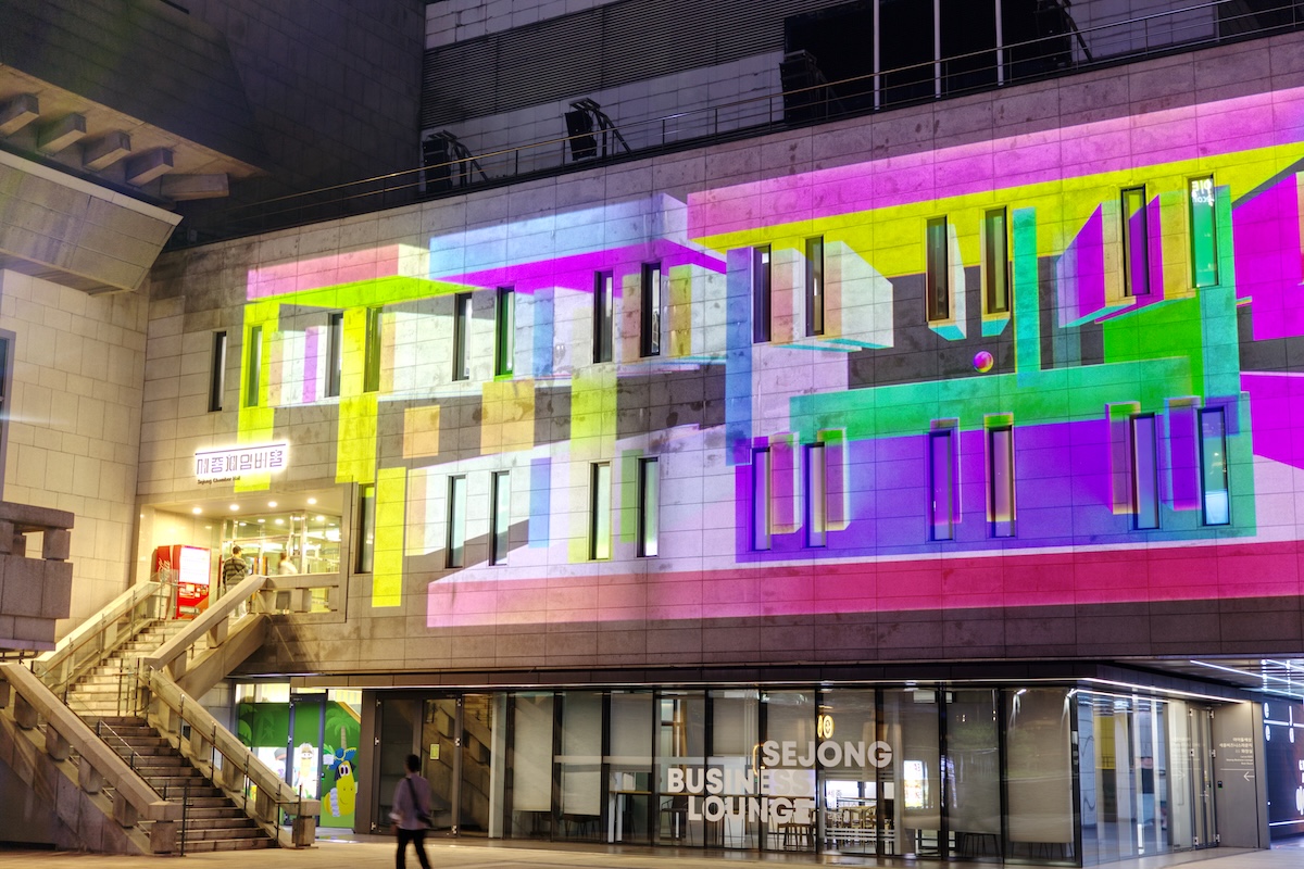 밤 산책 장소로 추천! '아뜰리에 광화' 전시 새 시즌 개막