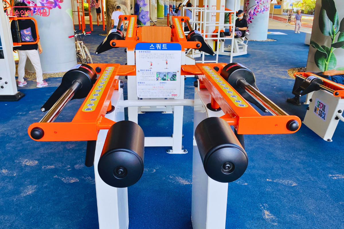 초보자도 쉽게 따라 할 수 있도록 모든 기구에 자세한 사용법 안내가 부착되어 있다. ©양정화