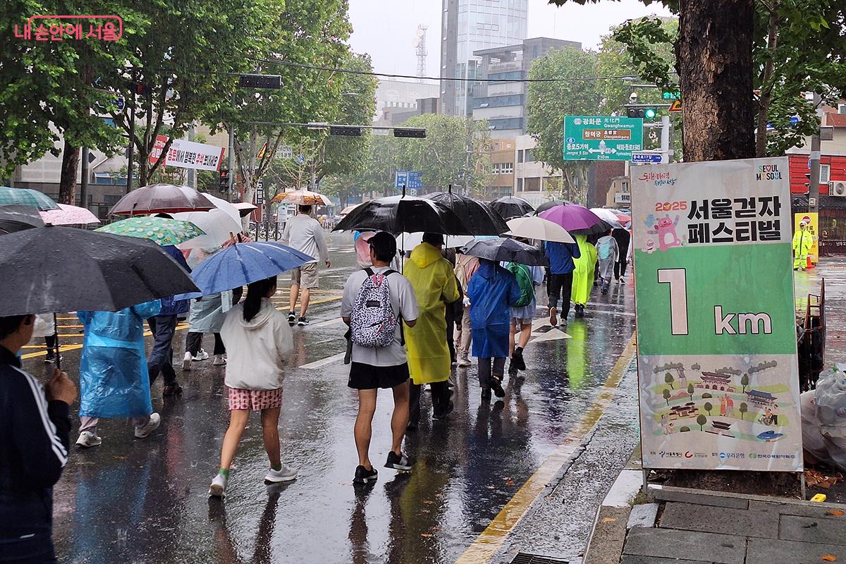 걷기 코스는 창덕궁 삼거리, 경복궁 사거리를 거쳐 광화문광장에 이르는 총 4.4km 구간으로 구성된다.